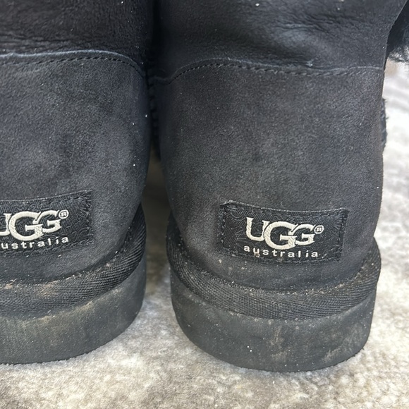 UGG Australia Black Bailey Button II Short Boots size 9 - Picture 7 of 9